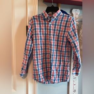 Vineyard vines boys performance button down long sleeve shirt. Size small (8-10)